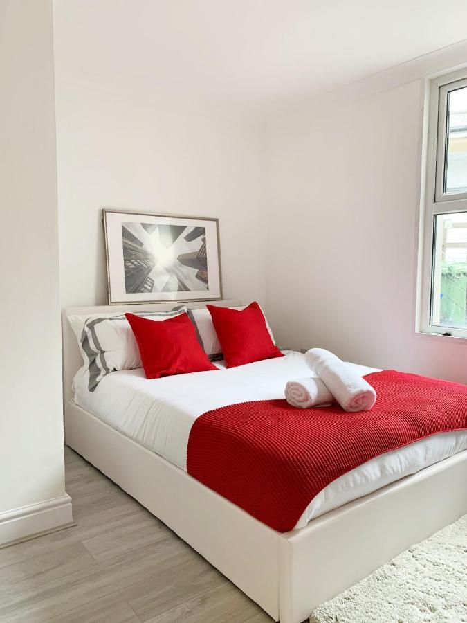 Agyeman Property Aldershot Extérieur photo