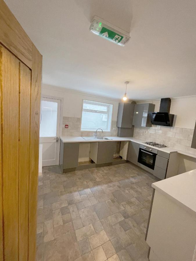 Agyeman Property Aldershot Extérieur photo
